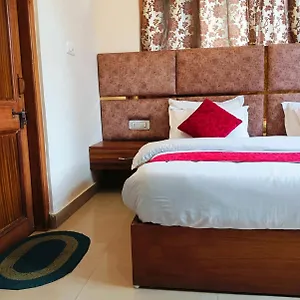 Hotel White House By Aston Hills ***